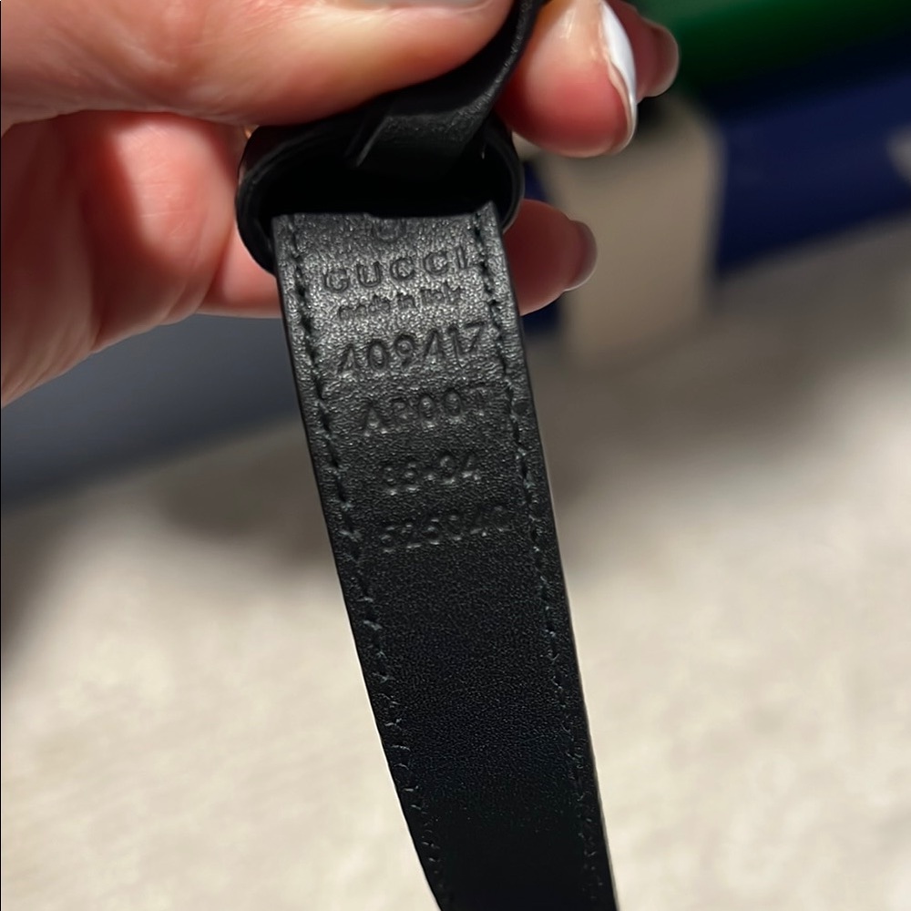 Gucci Black Leather Belt with Gold Buckle - Picture 2 of 2